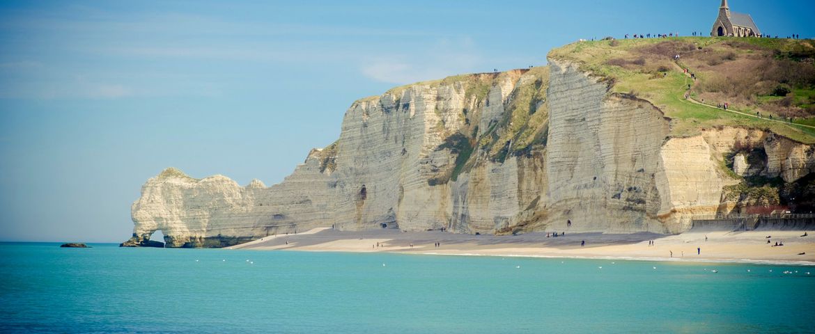 Normandía Espectacular: Acantilados de Étretat y el Encanto de Honfleur