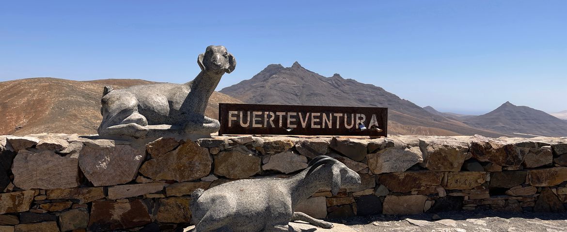 Fuerteventura Esencial: De Cuevas Salvajes a Dunas Doradas