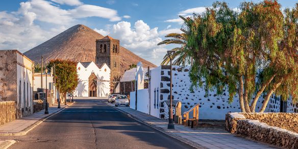 Fuerteventura Esencial: De Cuevas Salvajes a Dunas Doradas